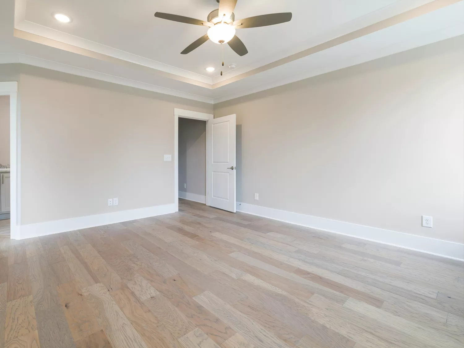 a virtually staged bedroom before image using ai